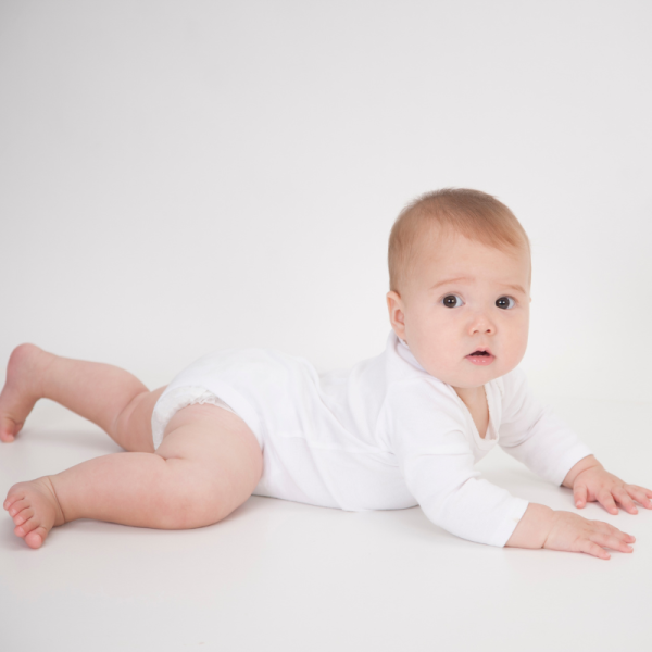 Le développement psychomoteur de bébé : de 0 à 6 mois